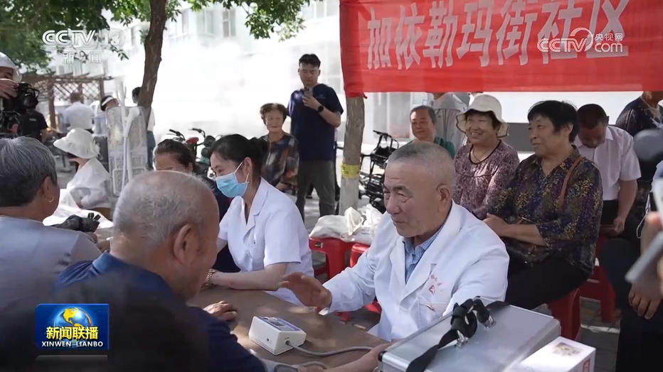 
北京协和医院高金明医生黄牛预约代挂号电话“七一勋章”获得者吾哈斯·苏来曼：马背上的健康卫士