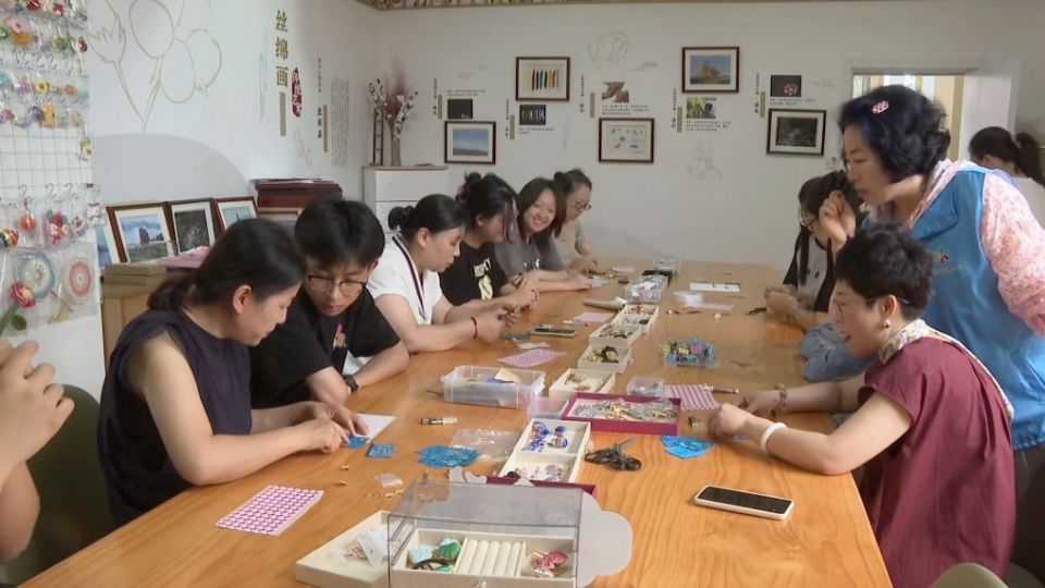 
首都儿科研究所附属儿童医院叶茂医生黄牛预约代挂号电话民生有温度 发展有力度——多地绘就基层幸福新图景