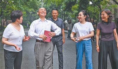
上海各大医院黄牛挂号电话票贩子号贩子网上预约挂号,住院检查加快“多帮群众解决问题，才是本分”（“七一勋章”获得者）