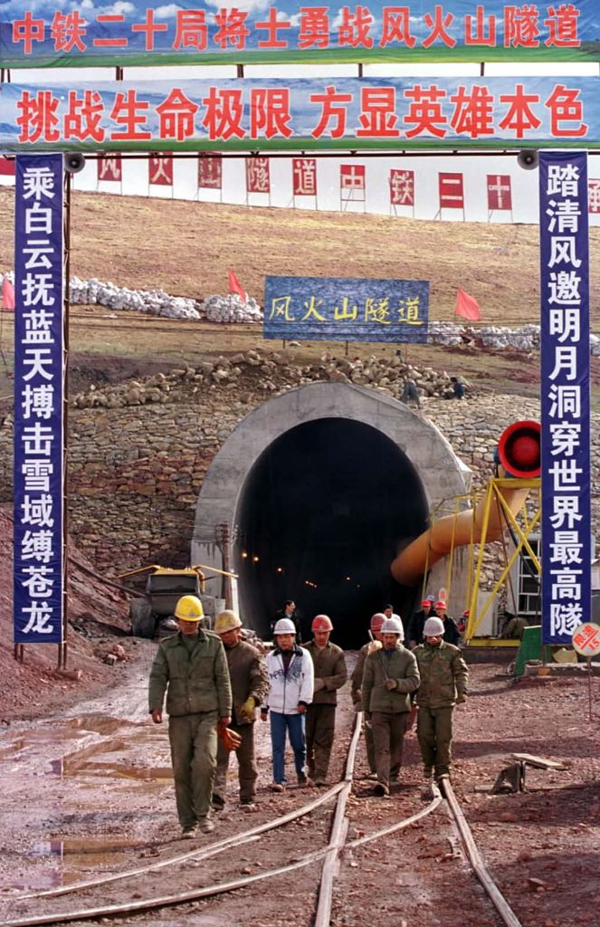 上海肿瘤医院黄牛挂号电话票贩子号贩子网上预约挂号,住院检查加快一“忙”一“暖”两条路:京沪高铁15年,青藏铁路20年