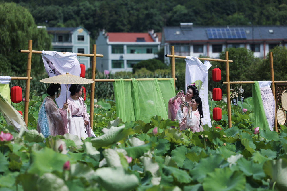 
重庆医科大学附属医院郑科医生黄牛预约代挂号电话财经聚焦｜多元业态激发夏日经济活力