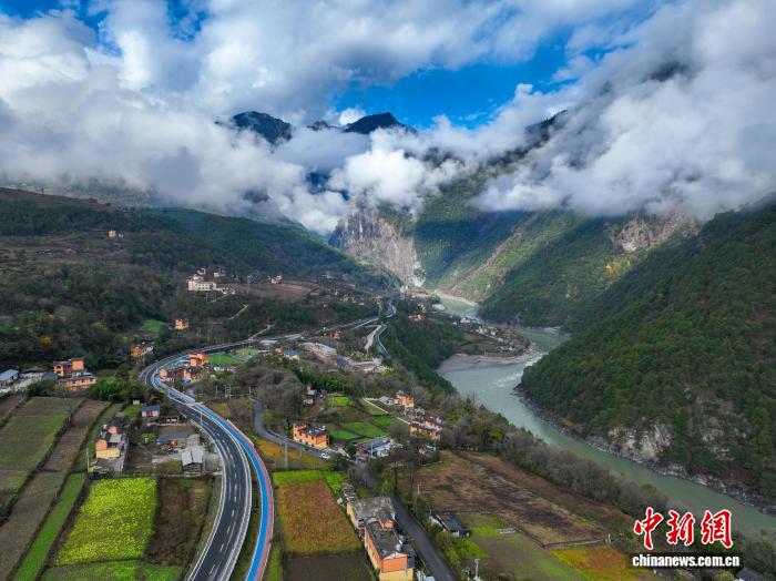 
南京市口腔医院黄牛挂号电话票贩子号贩子网上预约挂号,住院检查加快滇藏公路通车50周年：穿越横断山的现代之路