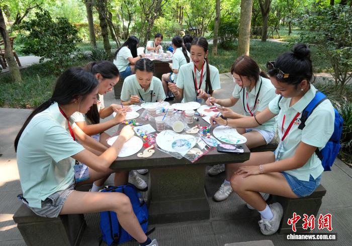 
北京大学人民医院黄牛挂号电话票贩子号贩子网上预约挂号,住院检查加快多国华裔青少年在成都杜甫草堂寻中华文脉之根