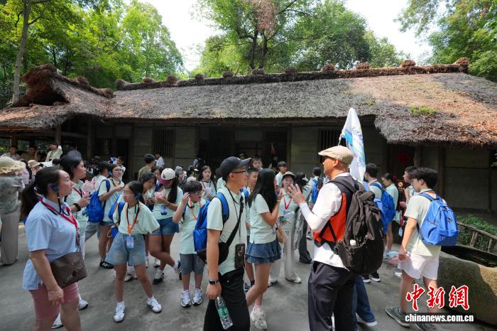 
北京大学人民医院黄牛挂号电话票贩子号贩子网上预约挂号,住院检查加快多国华裔青少年在成都杜甫草堂寻中华文脉之根