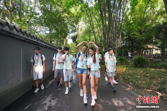 
北京大学人民医院黄牛挂号电话票贩子号贩子网上预约挂号,住院检查加快多国华裔青少年在成都杜甫草堂寻中华文脉之根