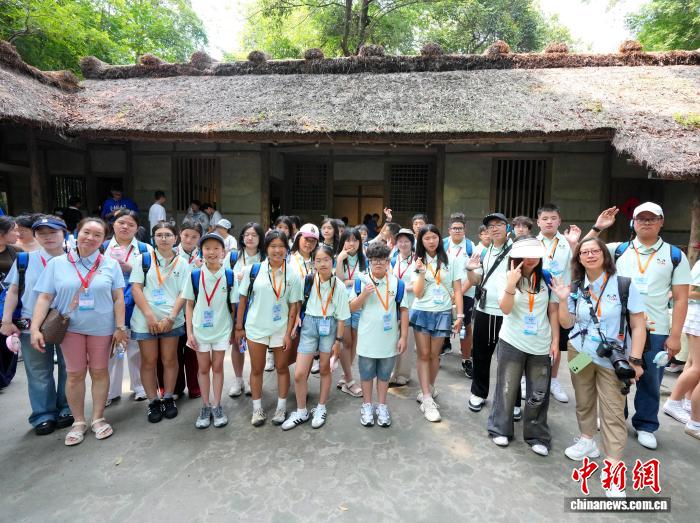 
北京大学人民医院黄牛挂号电话票贩子号贩子网上预约挂号,住院检查加快多国华裔青少年在成都杜甫草堂寻中华文脉之根