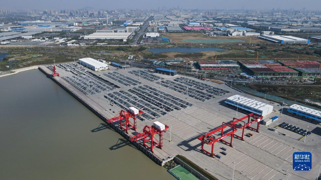 江淮运河通航在即 首座集装箱码头竣工