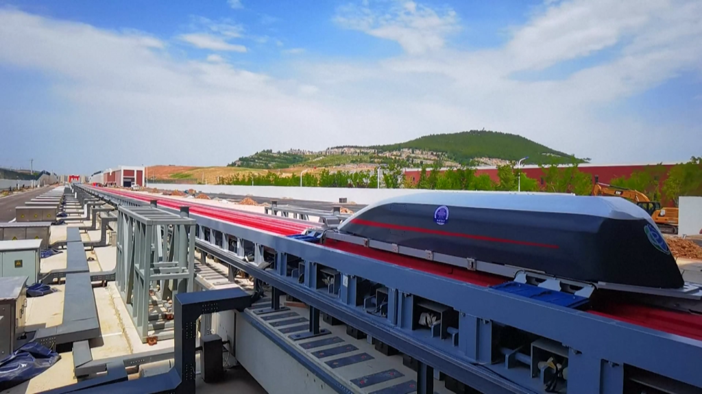 中国成功运行世界首个电磁橇 磁悬浮速度突破1000公里/小时