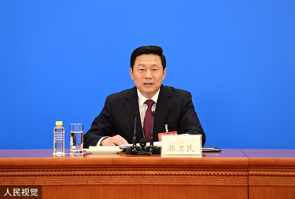 下午举行,大会新闻发言人郭卫民介绍本次大会有关情况并回答记者提问
