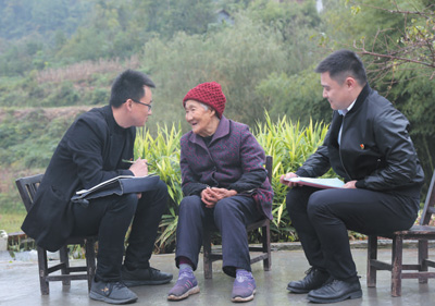 减负让干部群众增添获得感深度关注党旗在基层一线高高飘扬