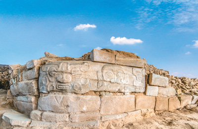 石峁遗址皇城台出土石雕。陕西省考古研究院供图