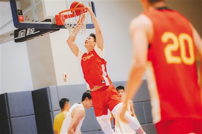 男篮世界杯亚大区预选赛_紧跟世界潮流!中国男篮抓防反+投三分 主帅拥有话语权_中国男篮乔尔杰维奇集训