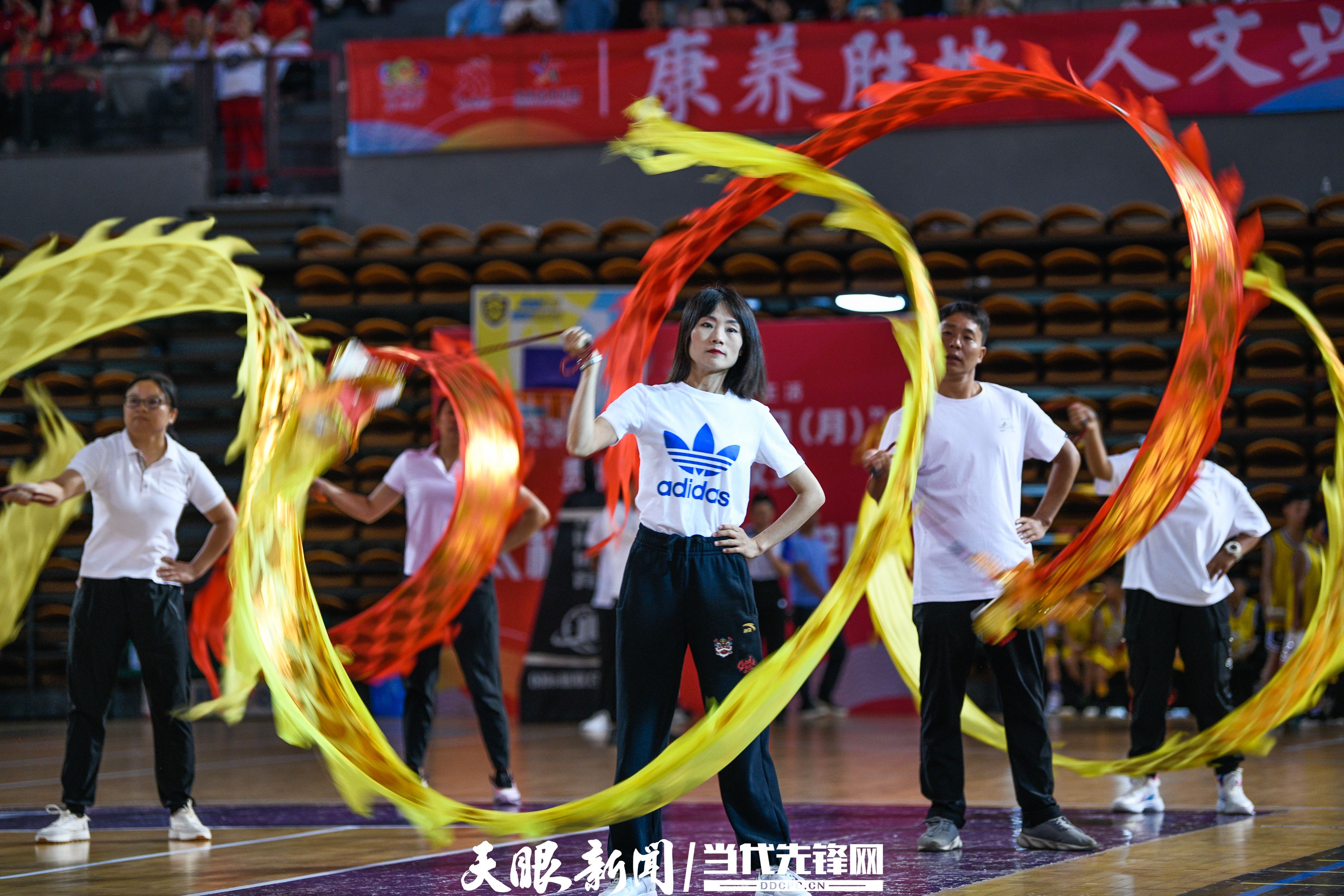 天博体育官方平台入口从富春山居到万峰山居｜乡村振兴让美丽中国画卷徐徐展开(图8)