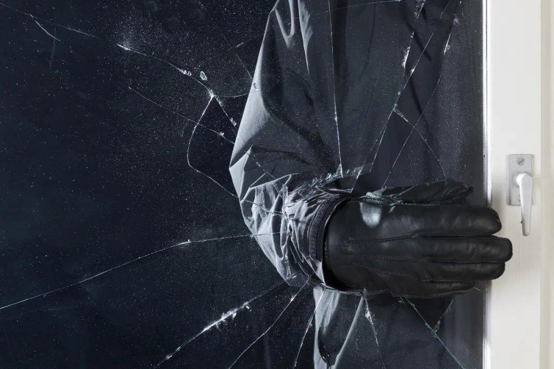 境外间谍组织桃色陷阱拉涉密人员下水国家安全机关提示