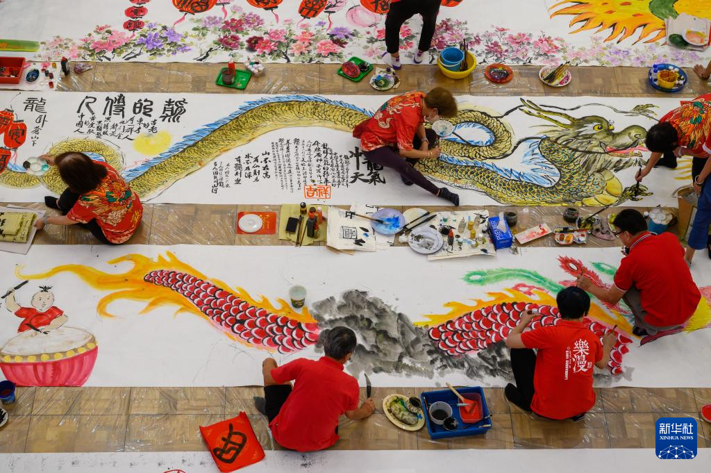 马来西亚:绘画长卷迎新春