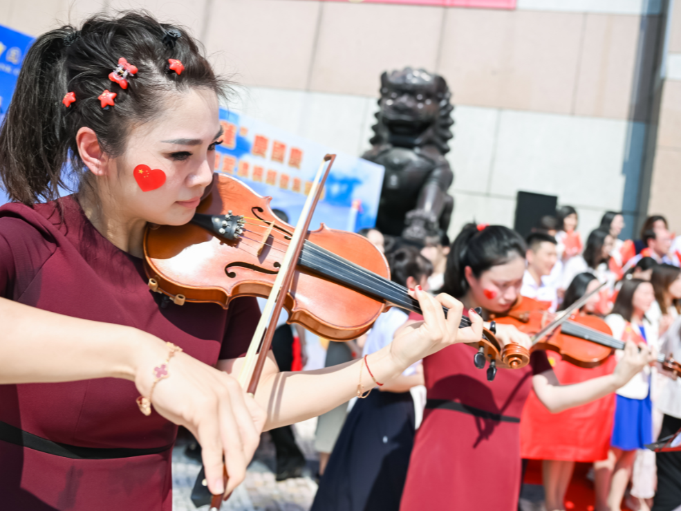 澳门各界同声歌唱祝福祖国：祖国好 澳门明天会更好