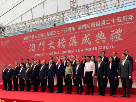 澳门大桥落成通车