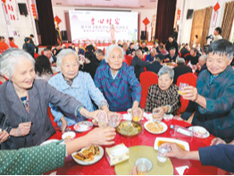 重阳佳节赏秋景 尊老爱老情意浓
