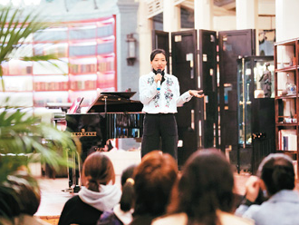 用旋律温暖人心（侨界关注）