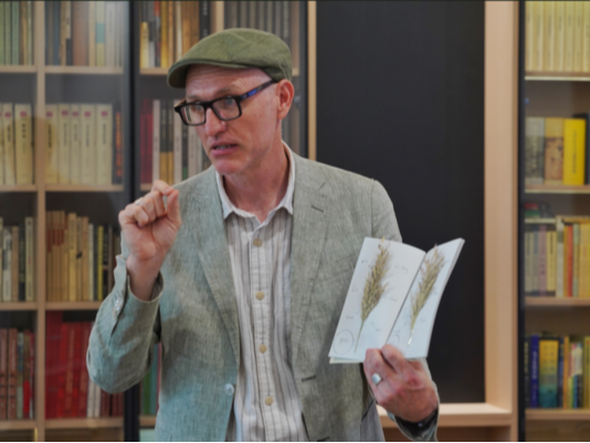 美国诗人从小与中国古诗结缘：我用英语写绝句 | 老外讲故事·中华文化圈粉记③