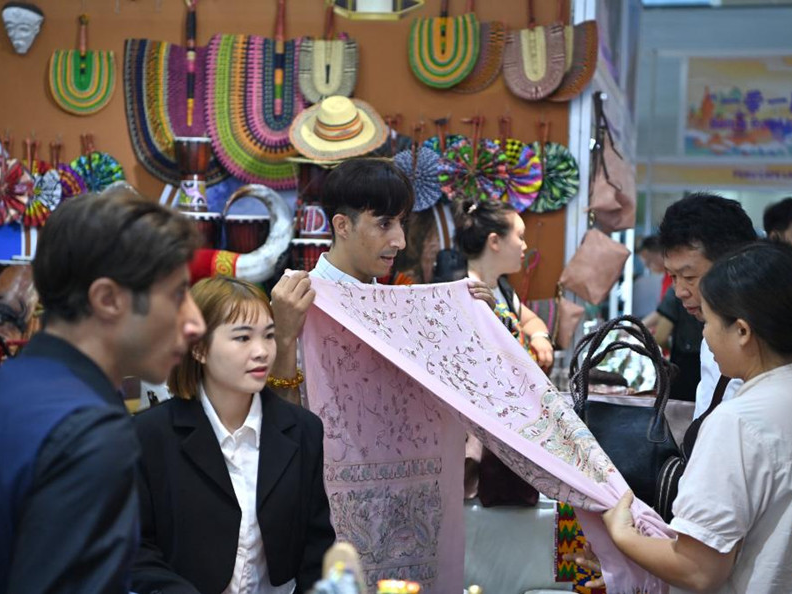 海外网评：在东亚地区汇聚更多发展合力