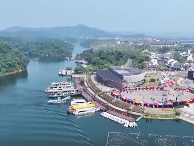 打卡秋季仙女湖 “非遗+景观”让周末游多姿多彩
