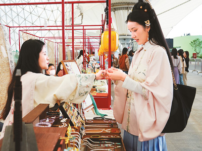 国风华服，秀出“Z世代”的文化表达（文化中国行）