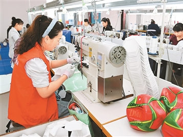 中国外贸量增质优（锐财经）