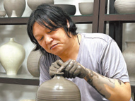 创新传统技艺 制作精美器物（工匠绝活·乡村工匠①）