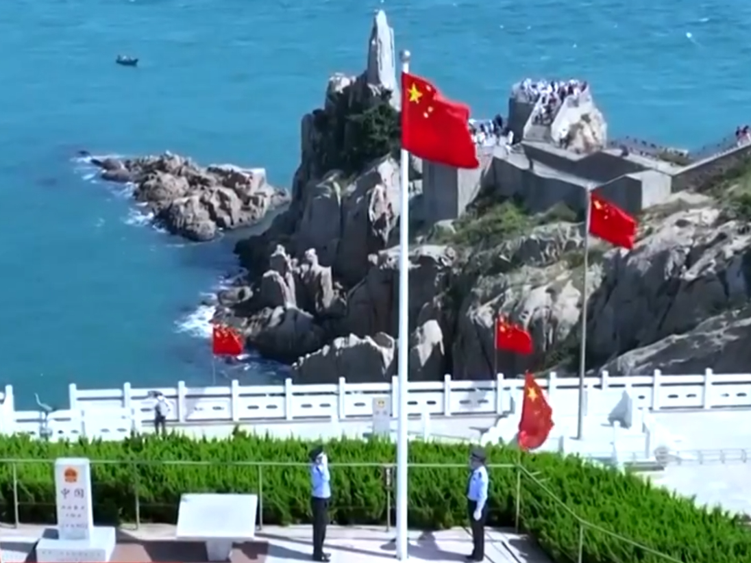 最是一抹中国红 家国同庆送祝福