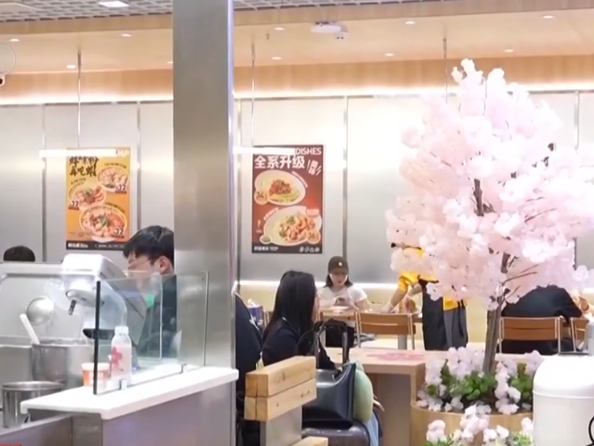 寻“变”、寻“新”、寻“优” 发力冲刺四季度 消费实现“加速跑”