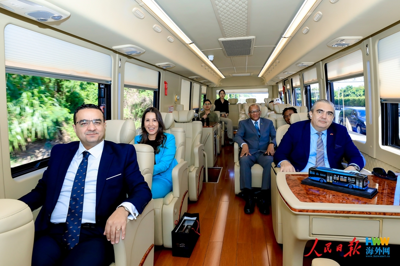 驻华使节走进深圳比亚迪全球总部：中国新能源车发展“令人印象深刻”