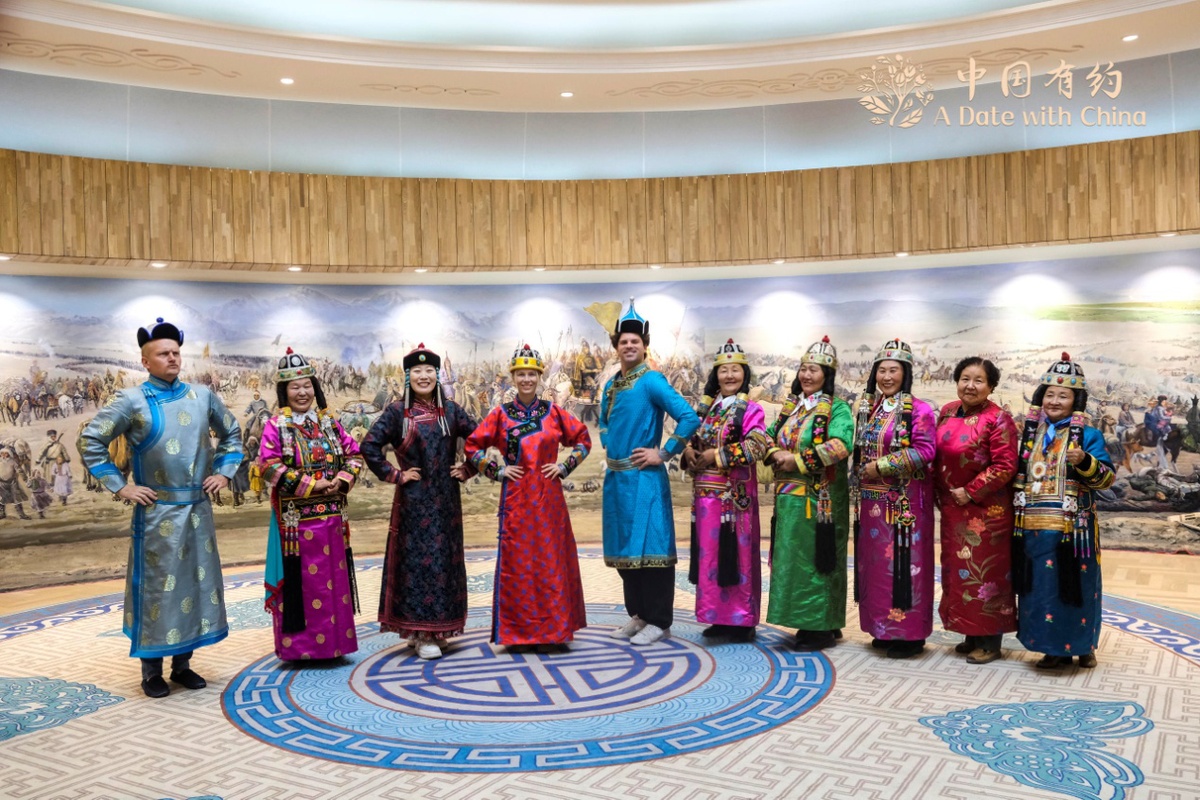 中国日报美籍专家：新疆各族人民和谐相处的友好氛围令人感动