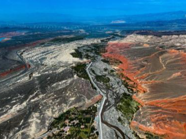 新疆托克逊县天山红河谷：大自然的鬼斧神工
