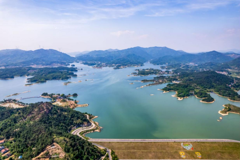 乘国庆“交通快线” 感受发展脉动“繁华盛景”