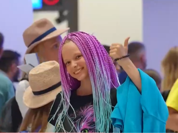 假期入境游持续火爆 “一老一小”来中国成为新热潮