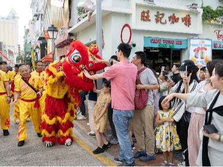 澳门氹仔旧城区临时行人专用区受欢迎