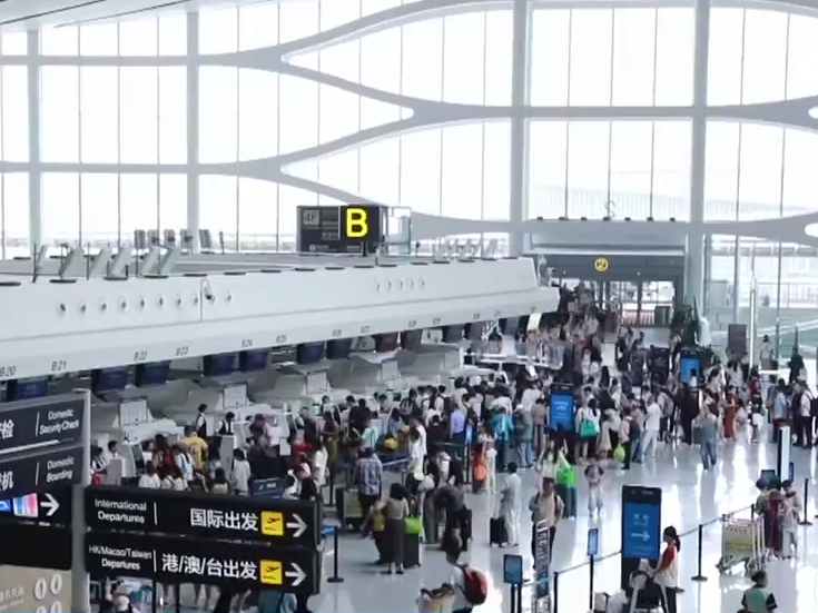 突破20亿人次 流动的中国生机勃勃