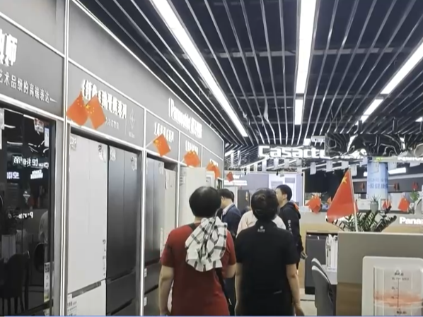 “人气旺”带动“消费火” 不断创新高的数据见证中国经济澎湃活力