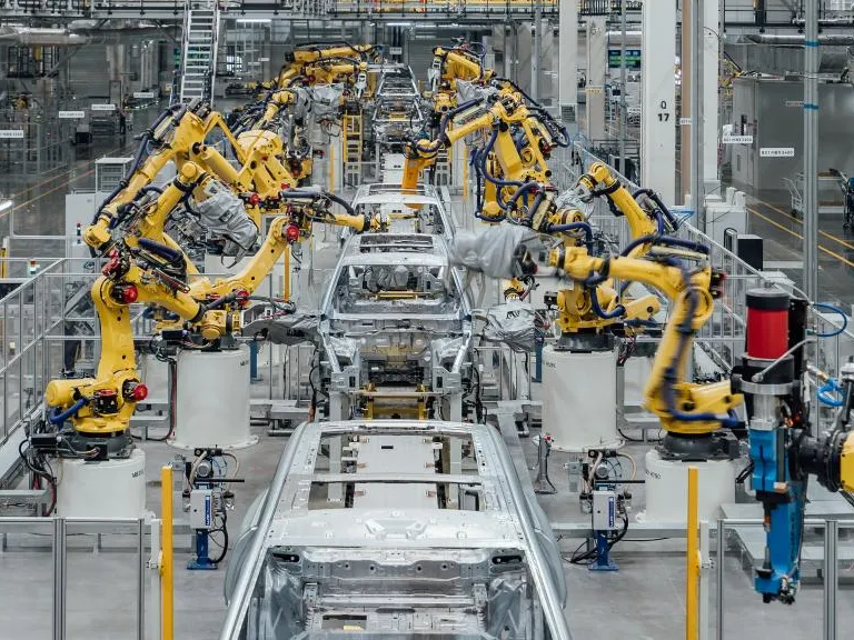 【侠客岛丨解局】“1000万辆”后，向上是星空