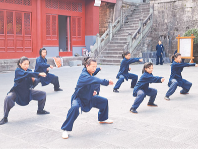 台胞台青登临武当山体验道教文化