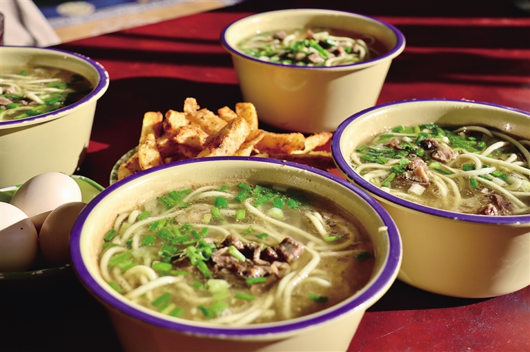 跟着《日光之城》，一起探索拉萨的美食世界