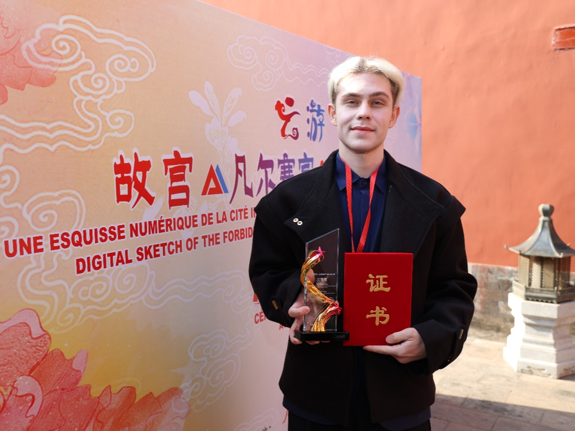 “AI绘画大赛架起文化交流的桥梁”