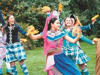 在英国传播云南非遗（侨界关注）