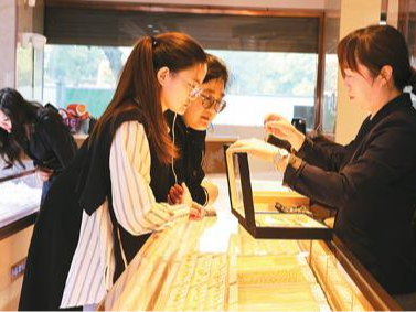 金价高位震荡，市场反响几何？