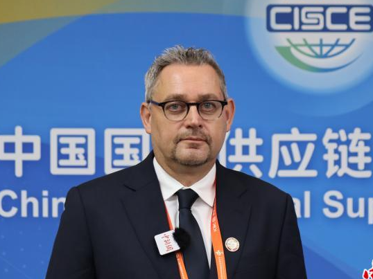 世界经济论坛前执行董事: 没有中国参与全球供应链，就没有绿色转型 | 世界观