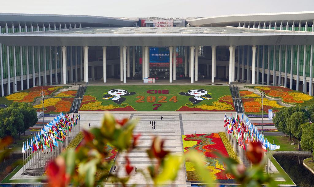 新华视点·第七届进博会丨第七年相约“四叶草”，本届进博会哪些看点值得期待？