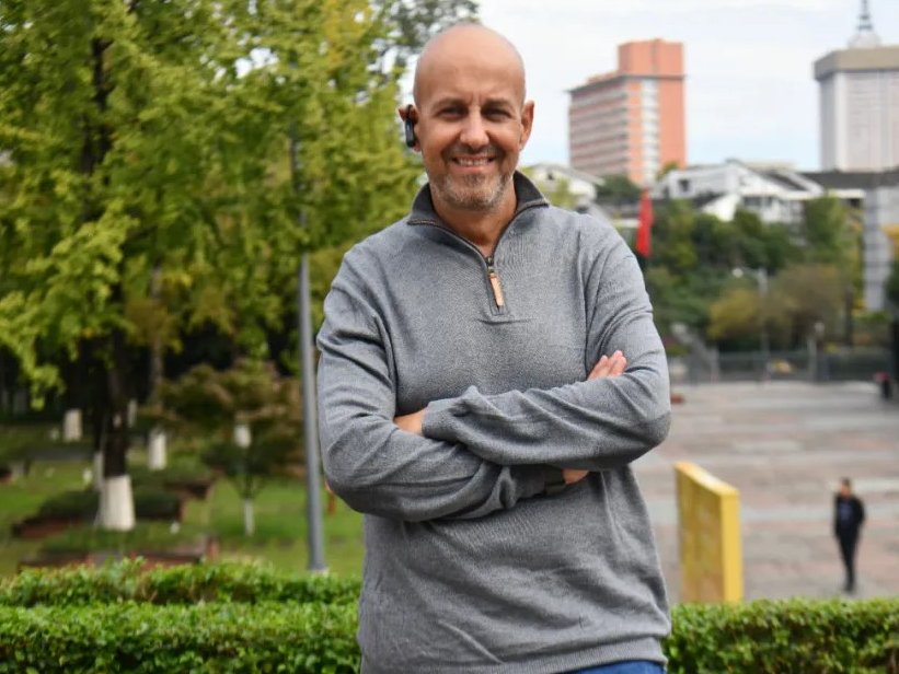 东西问·古典学丨希腊学者斯泰里斯：孤立看待文明，过时了！