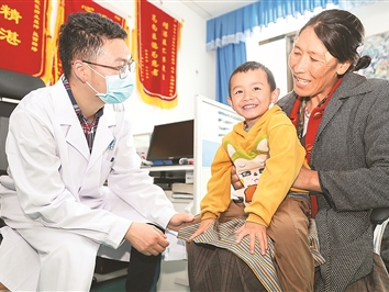 卫生健康援藏三十年成效显著（大健康观察）