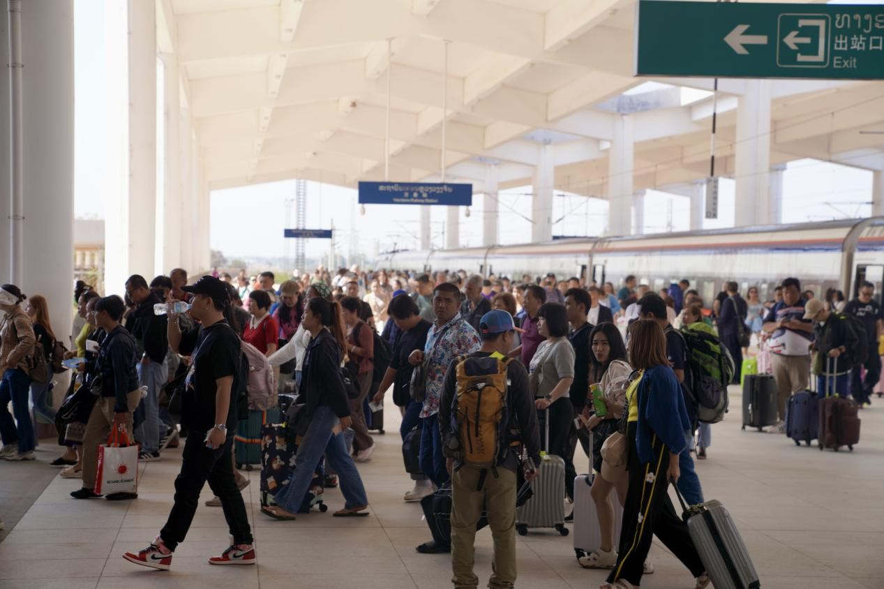 中老铁路老挝段单日客流量再创新高 